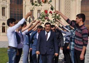 Qızılgül altından keçən sabiq icra başçısının qalmaqalı böyüyür