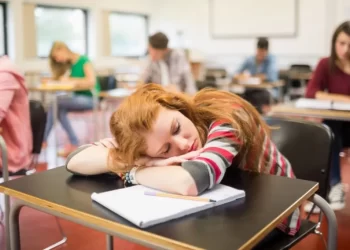 Universitetlərdə dərs müddəti azaldılmalıdır?