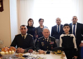 Polkovnik Cəlil Xəlilov Qubada şəhid kapitan Aqil Məlikovun ailəsini ziyarət edib