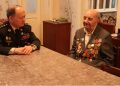 Polkovnik Cəlil Xəlilov 102 yaşlı müharibə veteranı Qaflan Ömərovu ziyarət edib