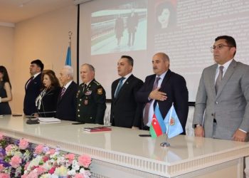 “Qəhrəmanlıq zirvəsi” kitabının təqdimatı keçirilib