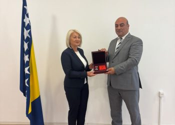 ПРЕДСЕДАТЕЛЬ СОВЕТА МИНИСТРОВ БОСНИИ И ГЕРЦЕГОВИНЫ ГОСПОЖА БОРЬЯНА КРИШТО НАГРАЖДЕНА ЗОЛОТЫМ ОРДЕНОМ «ДРУГ ЖУРНАЛИСТОВ»