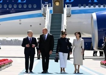 Özbəkistan Prezidenti və xanımı Prezident İlham Əliyevi və Mehriban Əliyevanı Buxarada qarşılayıblar