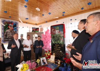 Qazaxda icra başçısı 2023-cü ildə Qarabağda antiterror tədbirləri zamanı Şəhidlik zirvəsinə ucalan igid Vətən oğullarını məzarları başında ehtiramla yad edib