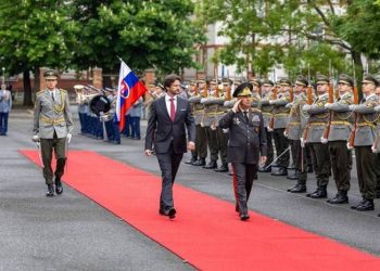 Slovakiyanın müdafiə naziri Azərbaycana gəlib