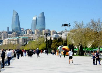 Azərbaycanda payız yay havasına döndü